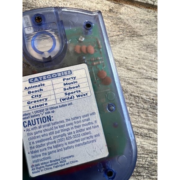 Hangman Electronic Handheld Game Milton Bradley 1995‎ Pocket Travel Works - Picture 3 of 4